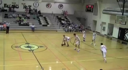Basket: Un dunk digne d'un match... de football américain