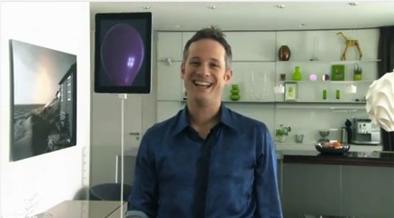 Un magicien fait ses tours de magie avec un iPad !