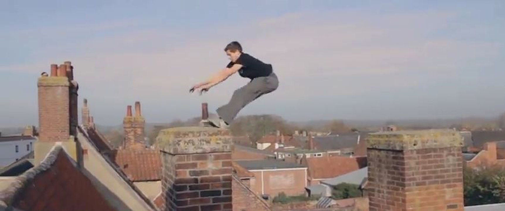 Un ado anglais engagé pour vous apprendre à sauter