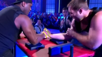 La blessure horrible de Ben Ross lors d'un bras de fer