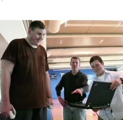 Cet Américain, considéré comme le plus grand du pays, chausse du... 45