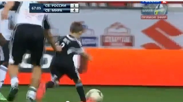 Un enfant de 5 ans entre en jeu dans un match de football professionnel !