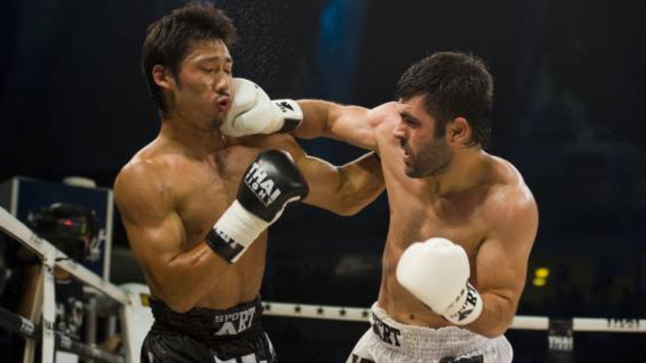 Muay Thaï : la technique de la feinte avec la main opposée