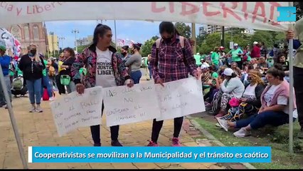 Cooperativistas se movilizan a la Municipalidad y el tránsito es caótico