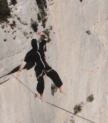 Il joue l’équilibriste dans les gorges du Verdon