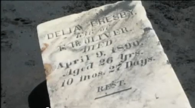 Des pierres tombales apparaissent sur une plage de San Francisco