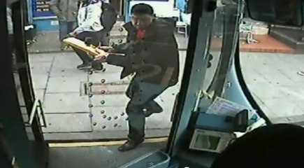 Grande-Bretagne: Un homme devient fou en montant dans un bus