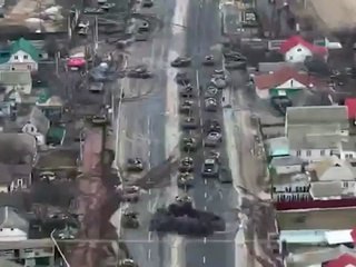 Destruïts a les portes de Kíiv: greu error d'una columna de tancs russos