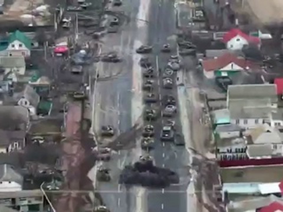 Destruïts a les portes de Kíiv: greu error d'una columna de tancs russos