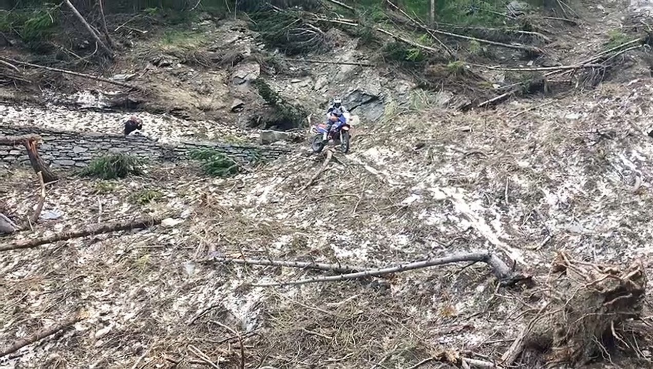 LC8 Rally - Avalanche crossing