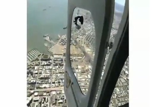 Google présente ses lunettes en réalité augmentée lors d'un saut en parachute