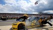 NASCAR - Brad Keselowski percute deux mécaniciens