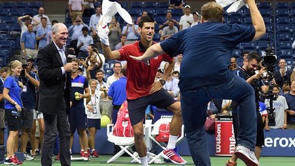 US Open : Novak Djokovic danse avec un fan après sa victoire
