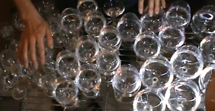 Le thème musical d'Harry Potter joué avec... des verres de cristal