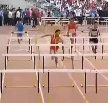 Zapping du web : un athlète chinois préfère percuter les haies que les sauter