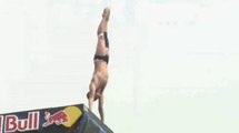 Red Bull Cliff Diving : des plongeurs de l'extrême au Portugal