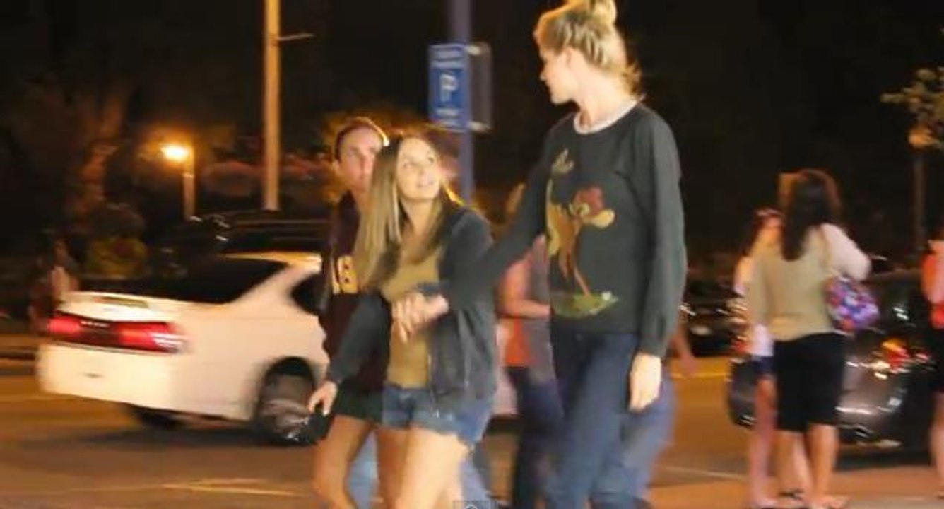 ''Holding People's Hand'' : l'expérience d'une femme qui prend la main d'inconnus en pleine rue