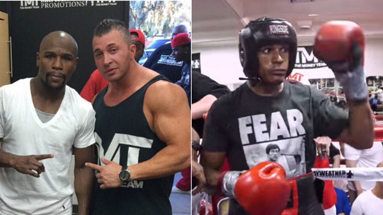 Floyd Mayweather : son garde du corps monte sur un ring