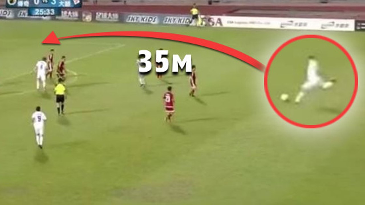 Paul Scholes frappe à 35 mètres du but et marque lors d'un match de gala