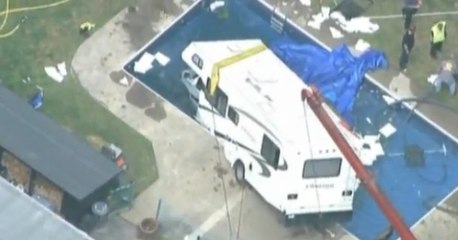 Ce camping-car a fini sa course dans une piscine