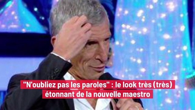 N'oubliez pas les paroles : le look très (très) étonnant de la nouvelle maestro.