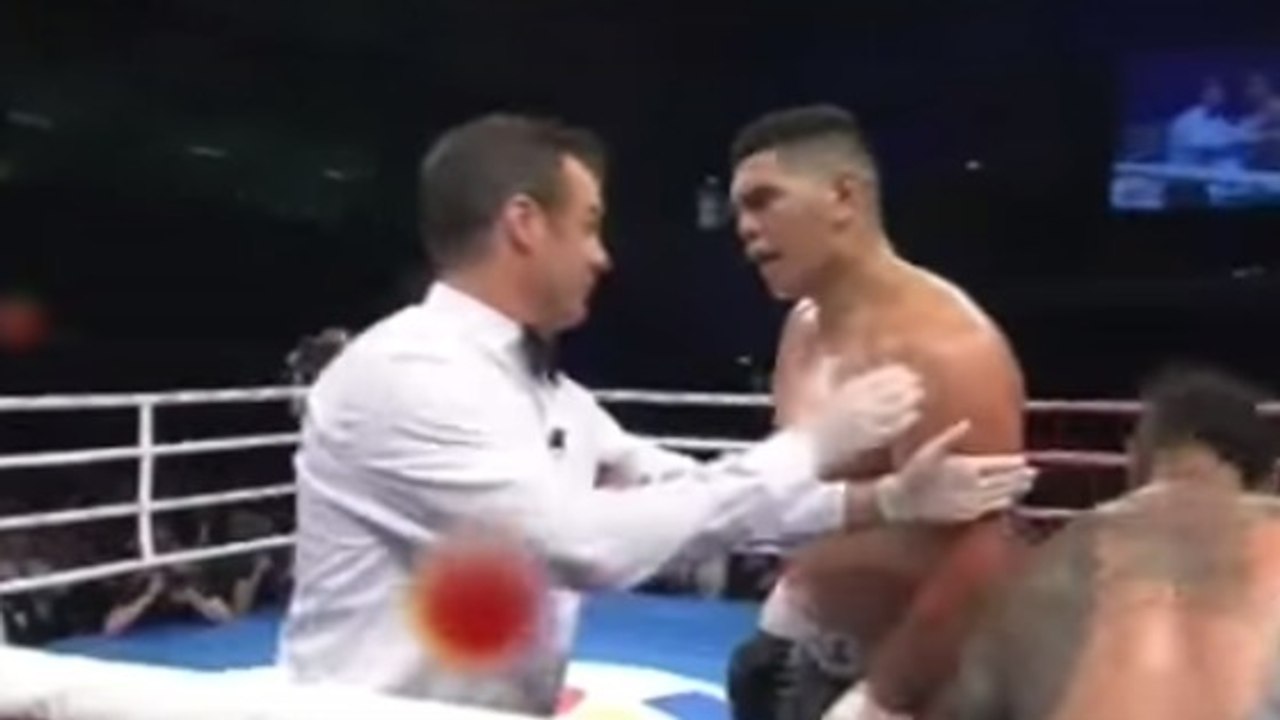 Boxe : Willis Meehan s'énerve après l'arbitre pour qu'il arrête le combat