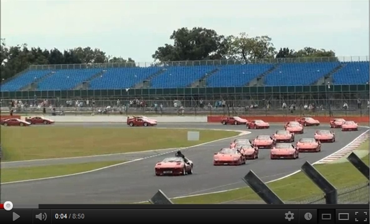 Une course entre Ferrari F40 à Silverstone