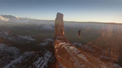 Slackline : le record du monde de Théo Sanson à 500 mètres au-dessus du vide