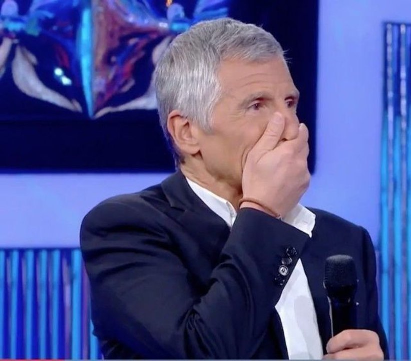 "N'oubliez pas les paroles" : Une candidate fait une énorme chute, Nagui sous le choc !