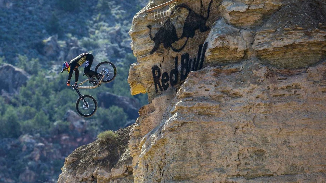 Red Bull Rampage 2015 : Nicholi Rogatkin frôle la mort après une chute dans un ravin