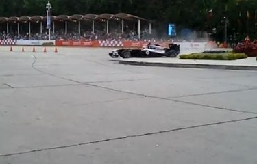 Formule 1 : Maldonado se crashe en pleine ville pendant une démonstration