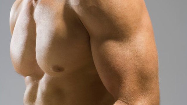 Exercice musculation pectoraux : Comment faire des pompes larges sur chaise parfaites en vidéo