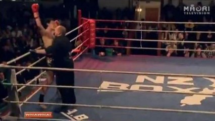 Kickboxing : complètement KO, il célèbre quand même sa victoire