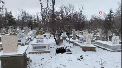 Define aramak için öyle bir yer seçtiler ki pes dedirtti: Mezarlıkta define ararken yakalandılar