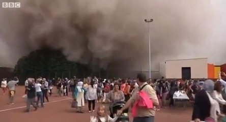 Vitry-sur-Seine : une tour est détruite... et enfume les spectateurs