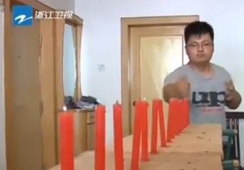 Il éteint des bougies simplement en utilisant ses poings