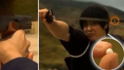 Un Samouraï coupe en deux une balle qu'on lui tire dessus