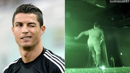 Cristiano Ronaldo tente de marquer des buts dans l'obscurité la plus totale