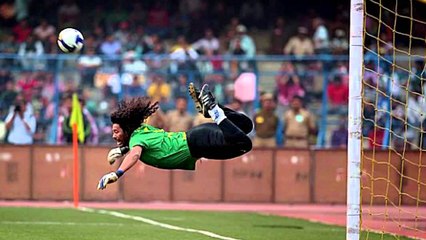René Higuita reproduit son superbe coup du scorpion