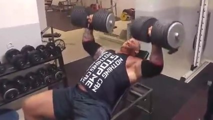 La Montagne soulève des poids hallucinants à l'entraînement