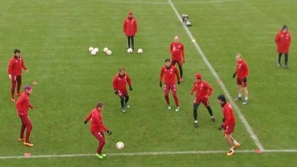 Les joueurs du Bayern Munich effectuent un toro de folie à l'entraînement