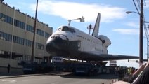 Regardez la navette spatiale Endeavour traverser Los Angeles