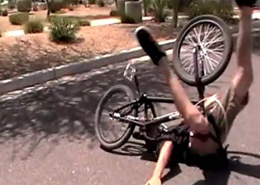 Découvrez la compilation des plus belles chutes sur la tête