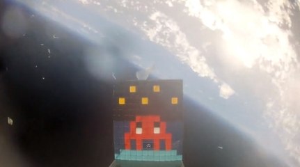 Il envoie la première œuvre d'art dans l’espace !