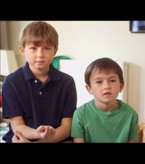 Les garçons de la vidéo ''Charlie bit my finger'' sont de retour sur la Toile