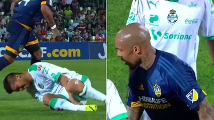 Nigel de Jong fête son arrivée en MLS avec un tacle monstrueux fidèle à son style de jeu