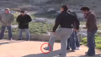 Hatem Ben Arfa joue à la pétanque avec ses pieds