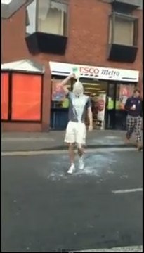 Le milking, ou quand se verser une bouteille de lait sur le corps devient tendance