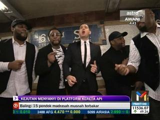 Kejutan menyanyi di platform kereta api