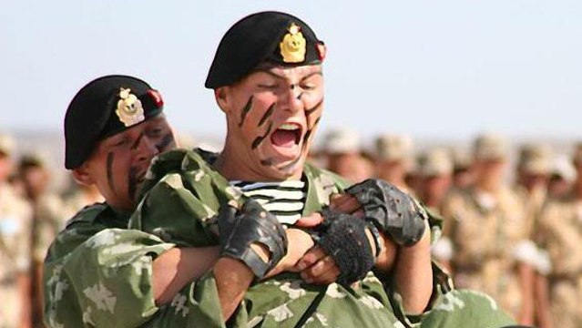 La démonstration d'arts martiaux impressionnante des Spetsnaz, les forces spéciales russes